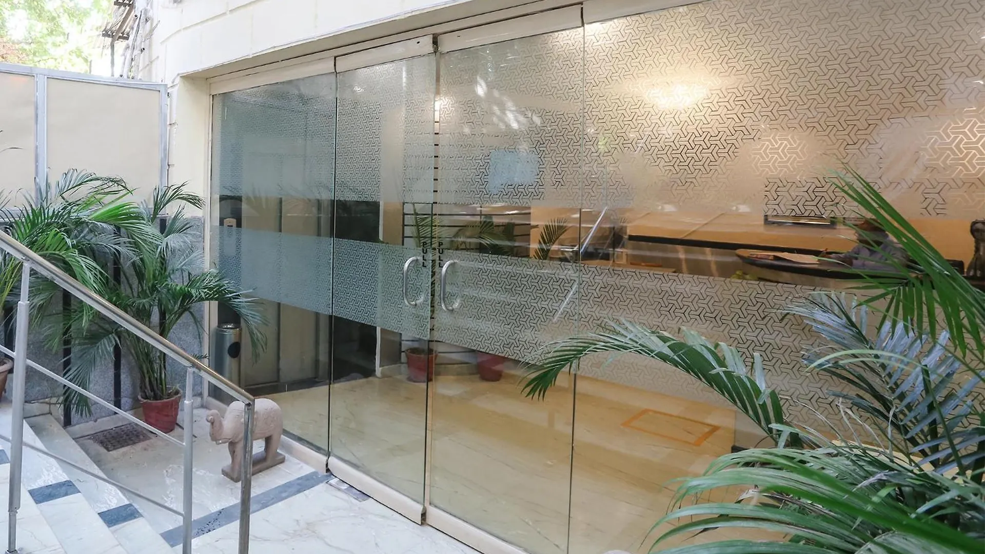Fabhotel Comfort Residency II Γκουργκάον