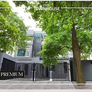 Oyo Townhouse 120 Shushant Lok India